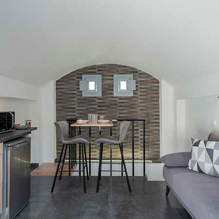 BlackStone Luxury Suites Emporio  Extérieur photo
